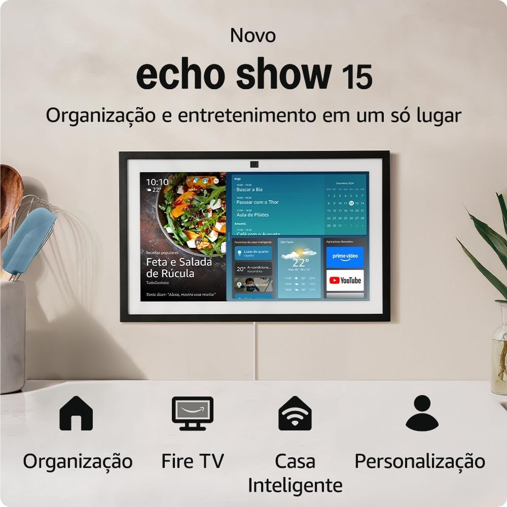 Novo Echo Show 15 com Alexa e Fire TV instalado em parede moderna
